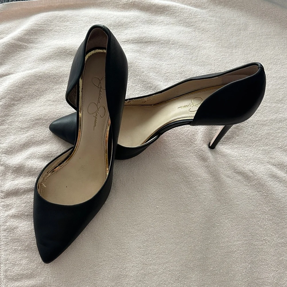 Jessica Simpson Black Pointed D'Orsay Pumps,